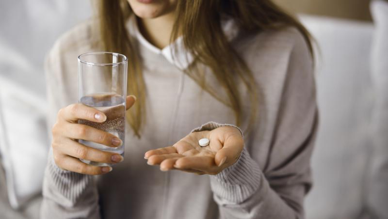 O nouă provocare de pe TikTok bagă elevii în spitale. Ce este „Paracetamol challenge”. Poate duce la deces