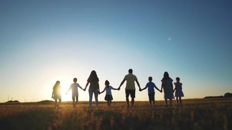 O familie de 6 persoane a renunțat să mai cumpere hârtie igienică. La ce truc neobișnuit apelează după folosirea toaletei