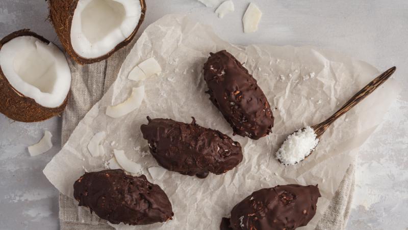 Bounty de casă. Rețetă cu doar patru ingrediente pentru un desert deosebit