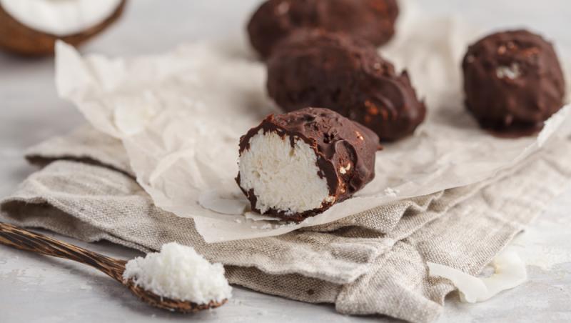 Bounty de casă. Rețetă cu doar patru ingrediente pentru un desert deosebit