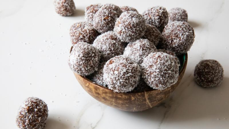 Bounty de casă. Rețetă cu doar patru ingrediente pentru un desert deosebit