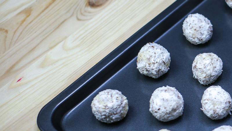 Bounty de casă. Rețetă cu doar patru ingrediente pentru un desert deosebit