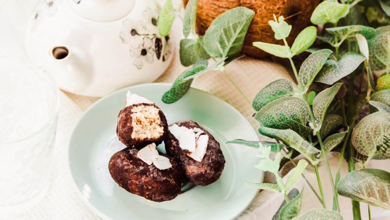 Bounty de casă. Rețetă cu doar patru ingrediente pentru un desert deosebit