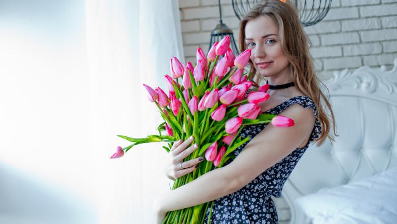 1001 lalele pentru iubita sa de Ziua Femeii. Cât a plătit românul pentru gestul extravagant