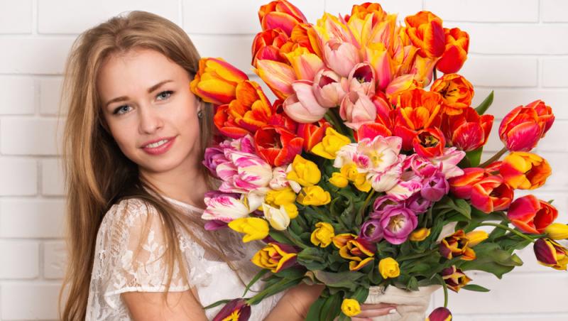 1001 lalele pentru iubita sa de Ziua Femeii. Cât a plătit românul pentru gestul extravagant