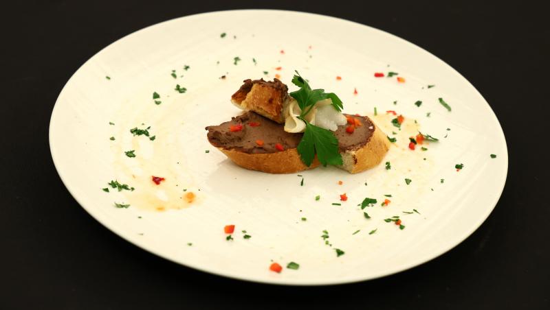 Chefi la cuțite, sezonul 15, 10 martie 2025. Cine a câștigat prima amuletă și ce concurenți i-au impresionat pe jurați