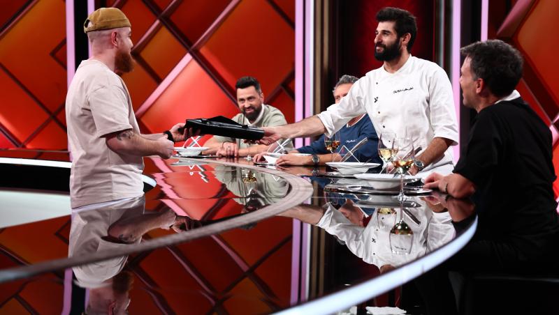 Chefi la cuțite, sezonul 15, 10 martie 2025. Cine a câștigat prima amuletă și ce concurenți i-au impresionat pe jurați