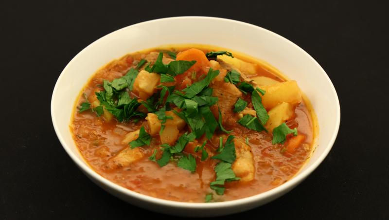 Chefi la cuțite, sezonul 15, 10 martie 2025. Cine a câștigat prima amuletă și ce concurenți i-au impresionat pe jurați