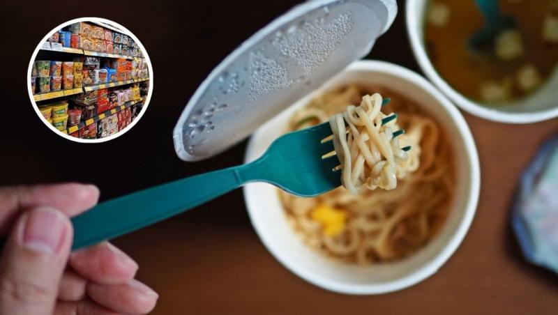 colaj mână care amestecă în supa instant și raft cu supe instant în magazin