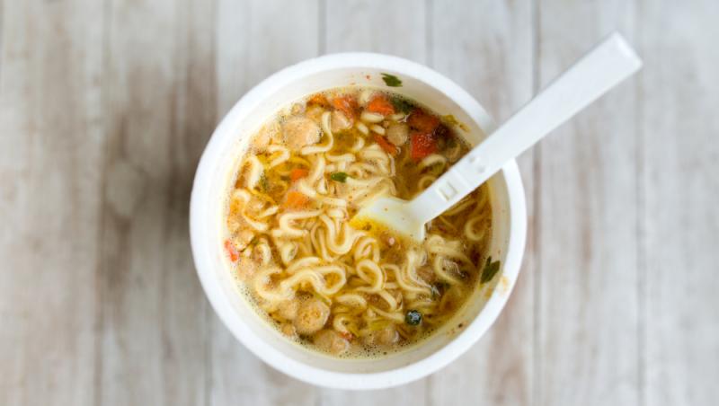 Ce conține supa instant de post. Mulți români nu citesc eticheta și se lasă păcăliți