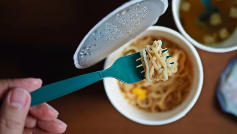 Ce conține supa instant de post. Mulți români nu citesc eticheta și se lasă păcăliți