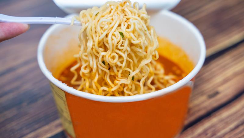 Ce conține supa instant de post. Mulți români nu citesc eticheta și se lasă păcăliți