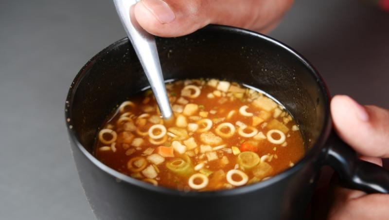 Ce conține supa instant de post. Mulți români nu citesc eticheta și se lasă păcăliți