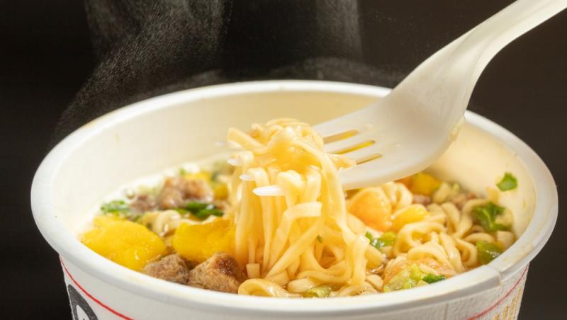 Ce conține supa instant de post. Mulți români nu citesc eticheta și se lasă păcăliți