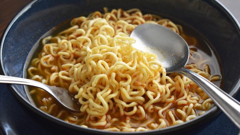 Ce conține supa instant de post. Mulți români nu citesc eticheta și se lasă păcăliți