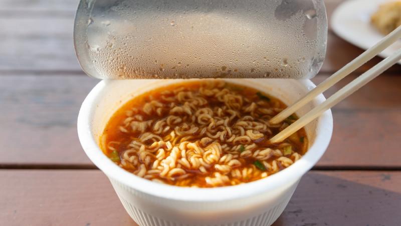 Ce conține supa instant de post. Mulți români nu citesc eticheta și se lasă păcăliți