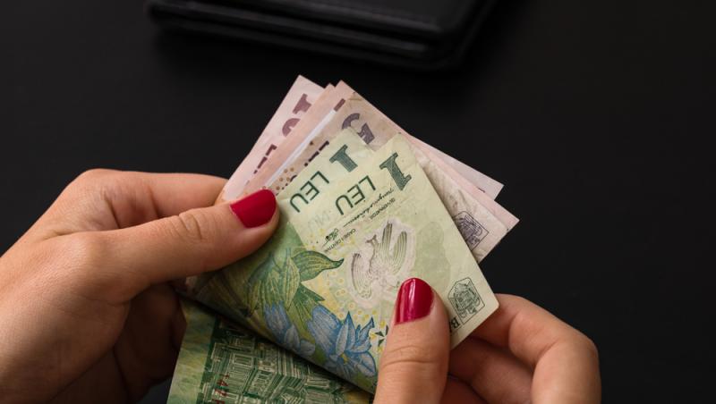 Cât costă un kilogram de cartofi noi românești la începutul primăverii. Românii scot bani frumoși din portofele