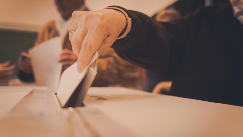 Ce condiții trebuie să îndeplinească românii din diaspora care vor să voteze la alegerile din mai. Cum se face înscrierea