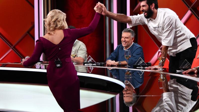 Chef Richard a câștigat amuleta, la Chefi la cuțite. Diseară, soția și fiul lui Chef Orlando Zaharia îi pregătesc surpriza vieții