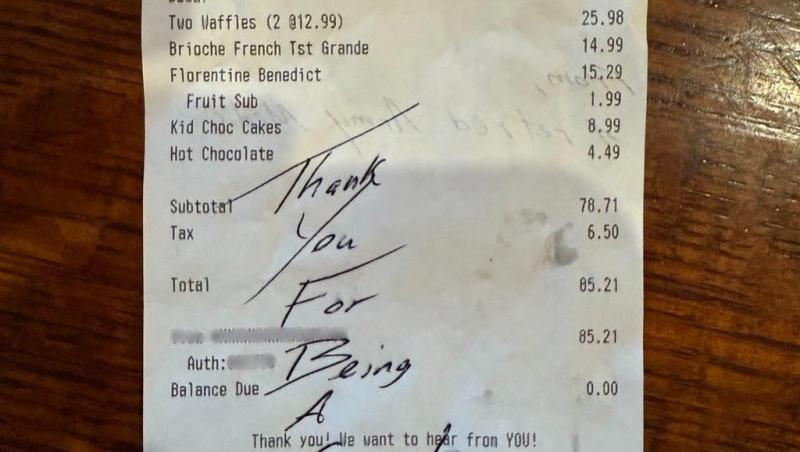 Ce mesaj a primit un medic de urgențe atunci când era cu cei trei copii ai săi la o cafenea, chiar de la un client. A pozat totul