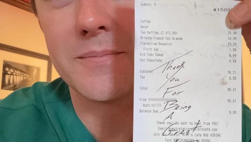 Ce mesaj a primit un medic de urgențe atunci când era cu cei trei copii ai săi la o cafenea, chiar de la un client. A pozat totul