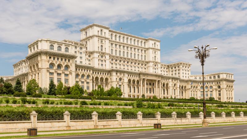 Piedone a ajuns în Parlament! Șeful ANPC a închis cantina unde mănânca deputații din cauza gândacilor și a neregulilor