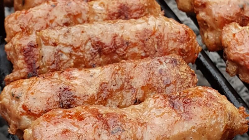 Micii atrag mulți turiști în Piața Obor. Într-o singură zi s-au vândut 7.500 de bucăți. Cât costă unul și ce rețetă se respectă