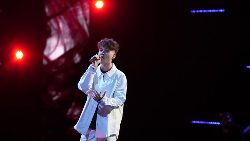 Un tânăr de 15 ani, cântăreț, actor şi înotător, cucereşte duminică juriul X Factor. Delia: „A fost ireal!”