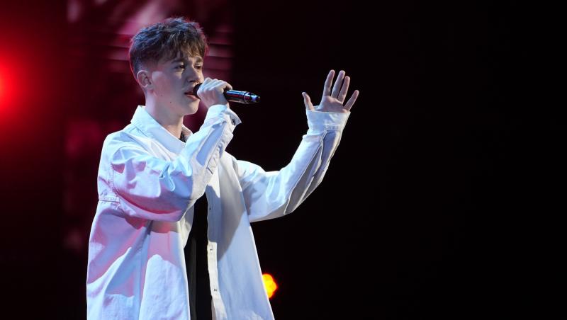 Un tânăr de 15 ani, cântăreț, actor şi înotător, cucereşte duminică juriul X Factor. Delia: „A fost ireal!”
