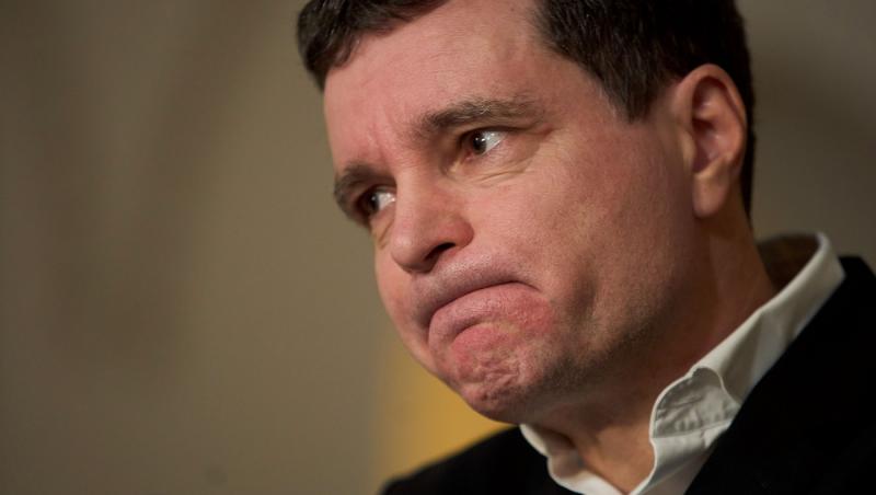 Cum arăta Nicușor Dan în tinerețe. Părul lung, cu breton și creț a stârnit reacții în online