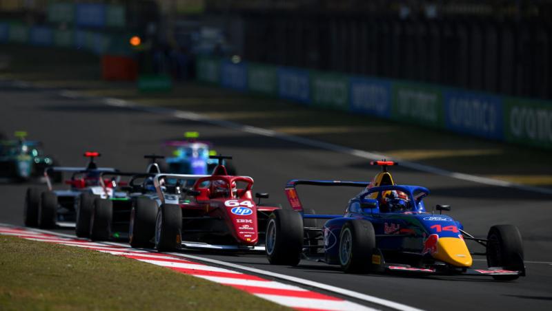 Vezi acum calificările din Formula 1™ pentru Marele Premiu al Chinei. Bătălia pentru pole este LIVE în AntenaPLAY și pe Antena3CNN