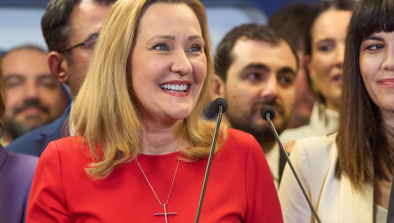 Cât costă cea mai scumpă rochie din garderoba Elenei Lasconi. Cea mai ieftină nu depășește 40 de lei