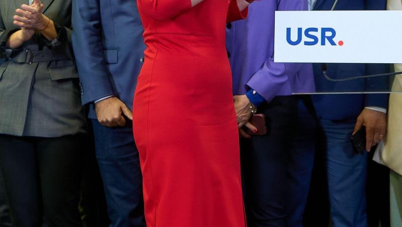 Cât costă cea mai scumpă rochie din garderoba Elenei Lasconi. Cea mai ieftină nu depășește 40 de lei