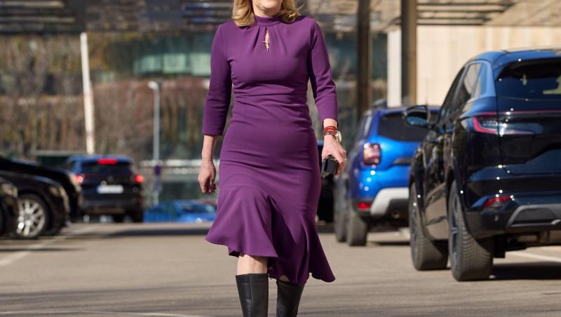 Cât costă cea mai scumpă rochie din garderoba Elenei Lasconi. Cea mai ieftină nu depășește 40 de lei