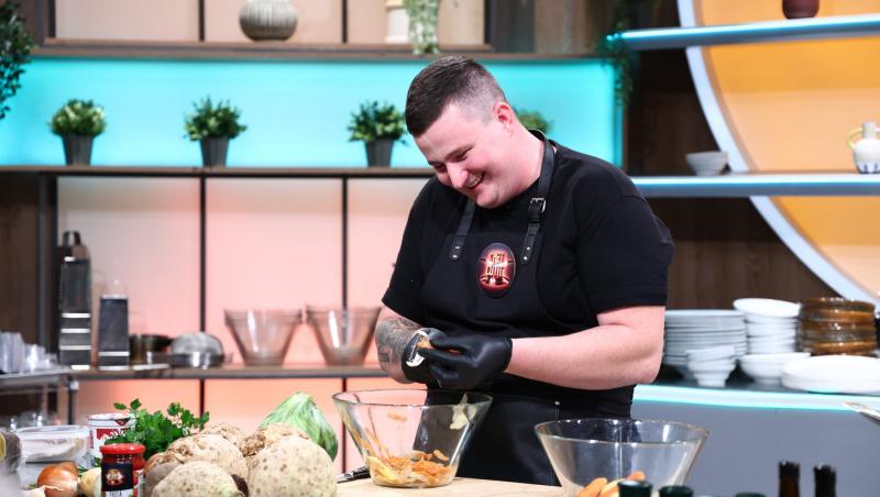 Jurații Chefi la cuțite, uimiți când au văzut ce plating neobișnuit a folosit Vadim Broslav pentru borșul roșu de sfeclă