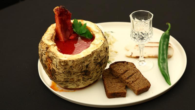 Jurații Chefi la cuțite, uimiți când au văzut ce plating neobișnuit a folosit Vadim Broslav pentru borșul roșu de sfeclă