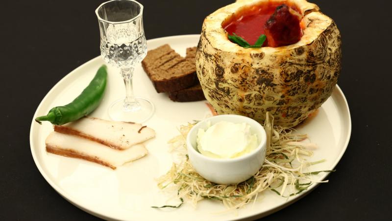 Jurații Chefi la cuțite, uimiți când au văzut ce plating neobișnuit a folosit Vadim Broslav pentru borșul roșu de sfeclă