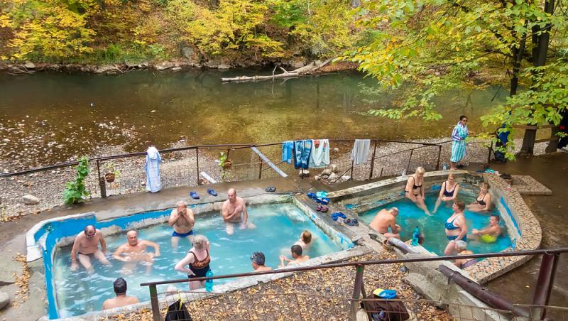 Cât costă tratamentele la stațiunile balneoclimaterice preferate de români. Prețul îi sperie pe mulți