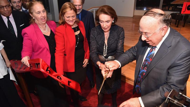 Licitație record pentru tabloul unei românce. Aceasta se află în top 100 al celor mai apreciați arhitecți și designeri