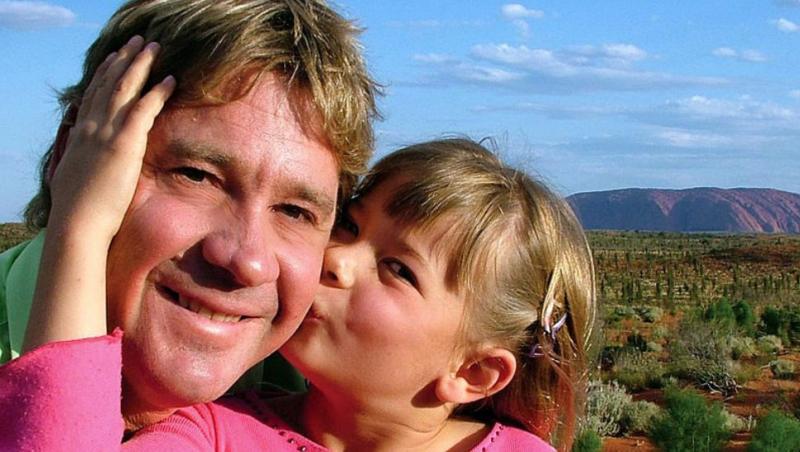 bindie irwin pupându-l pe tatăl ei, steve irwin