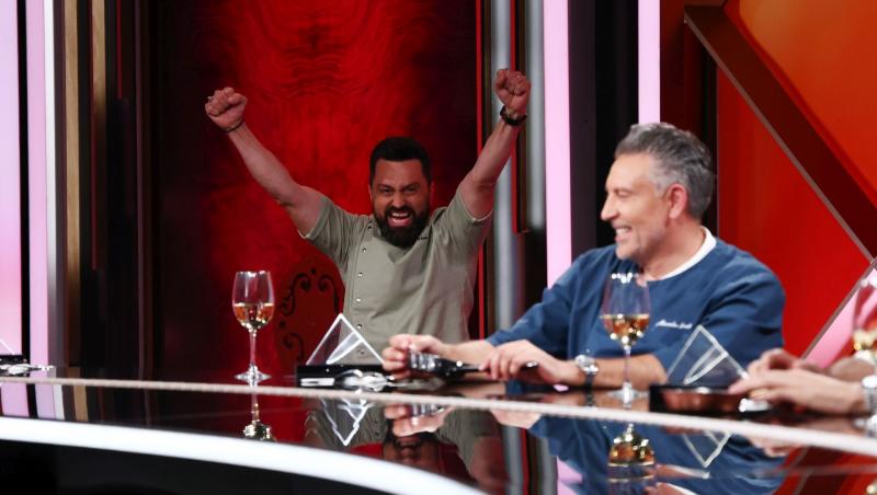 Toți jurații i-au oferit cuțitele de aur lui Claudiu Gherguț, în ediția de ieri. Concurentul a ales echipa lui Chef Orlando
