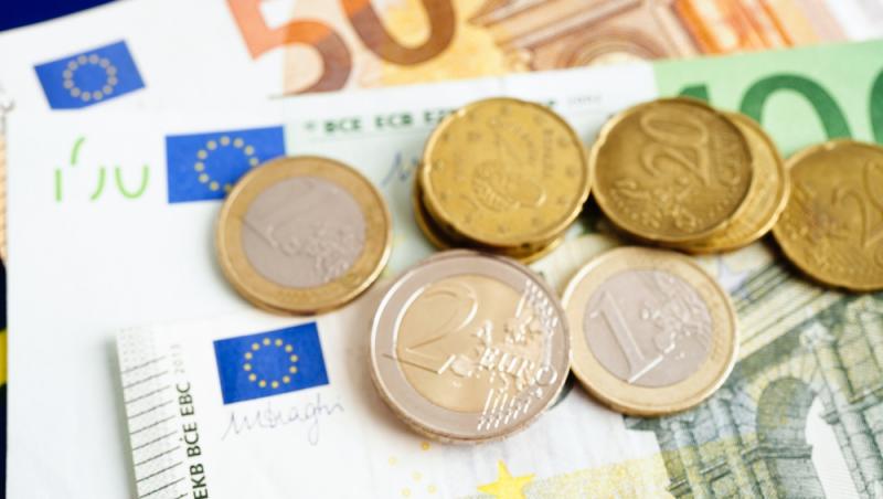 Veste extraordinară pentru unii români care au credit! Ratele lunare vor scădea de la 1 aprilie. Ce diferențe vor fi