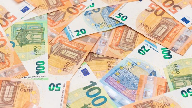 Veste extraordinară pentru unii români care au credit! Ratele lunare vor scădea de la 1 aprilie. Ce diferențe vor fi