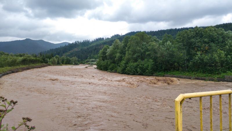Avertizare de inundații în mai multe județe ale țării! Până când ține codul portocaliu și unde este valabil