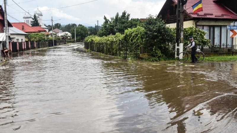 Avertizare de inundații în mai multe județe ale țării! Până când ține codul portocaliu și unde este valabil
