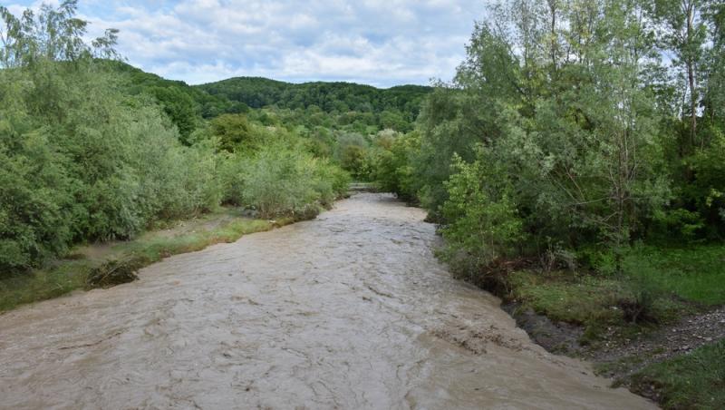 Avertizare de inundații în mai multe județe ale țării! Până când ține codul portocaliu și unde este valabil