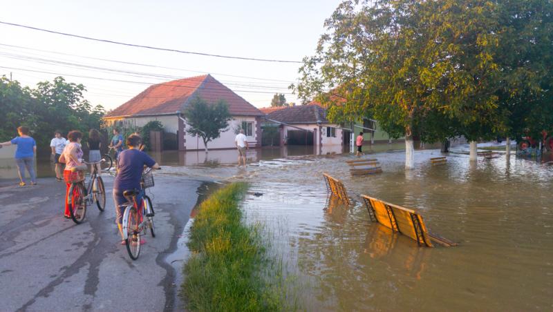 Avertizare de inundații în mai multe județe ale țării! Până când ține codul portocaliu și unde este valabil