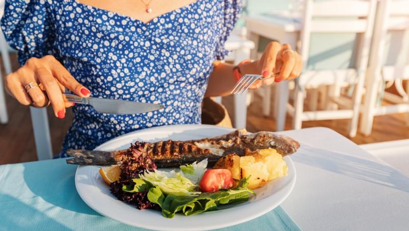 Peștele care îți afectează grav sănătatea. Este printre achizițiile populare ale românilor pentru că este ieftin