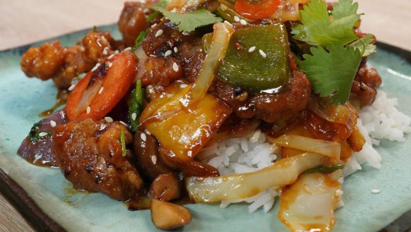 Hello Chef sezon 9, 1 martie 2025. Rețeta Roxanei Blenche pentru rață în sos de piper negru. Ce verdict a dat Valentin Sanfira