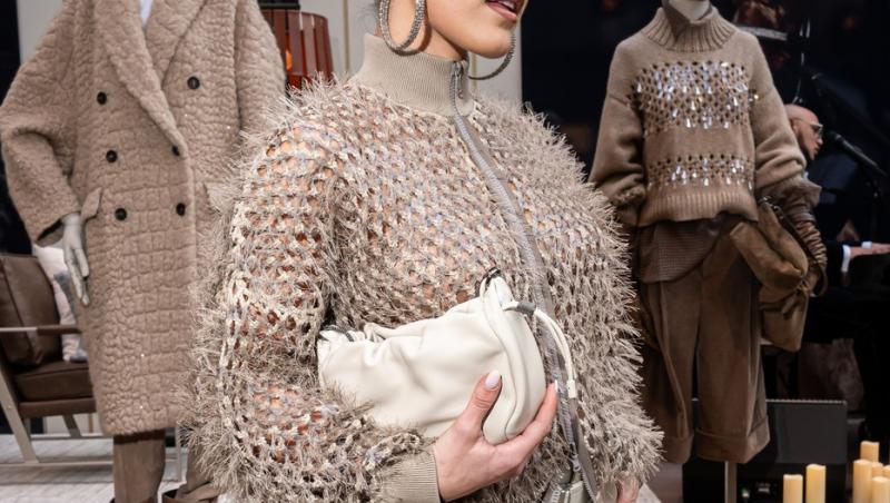 Alexia Eram a purtat o ținută controversată la Milano. A întors toate capetele la Săptămâna Modei